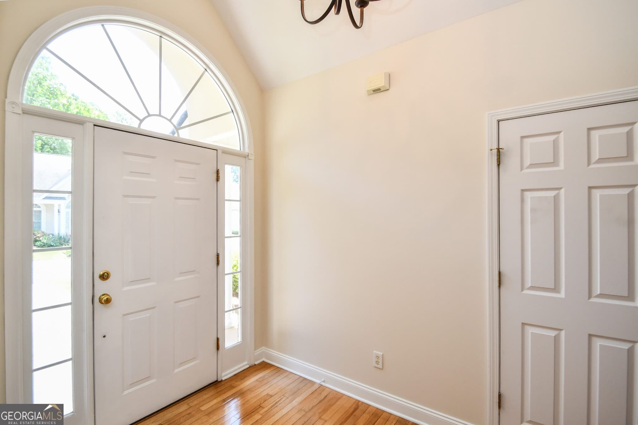 3 bedroom, 2 bathroom, 1,374 sq ft single family residence for sale at 129 Leyland Hills Drive, Clarkesville, GA 30523 — photo 4