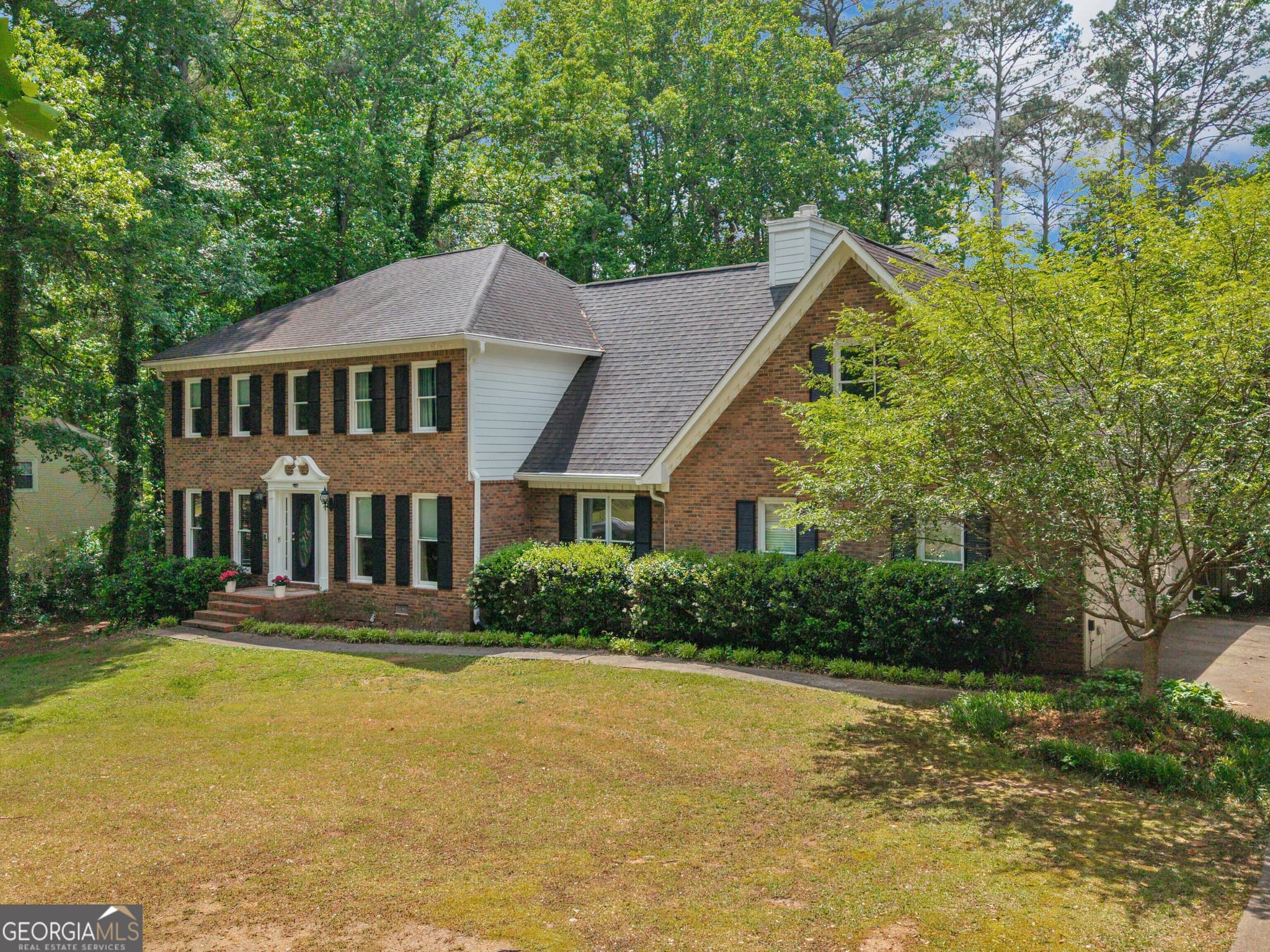 4 bedroom, 3 bathroom, 4,000 sq ft single family residence for sale at 8601 N Shore Drive, Jonesboro, GA 30236 — photo 3