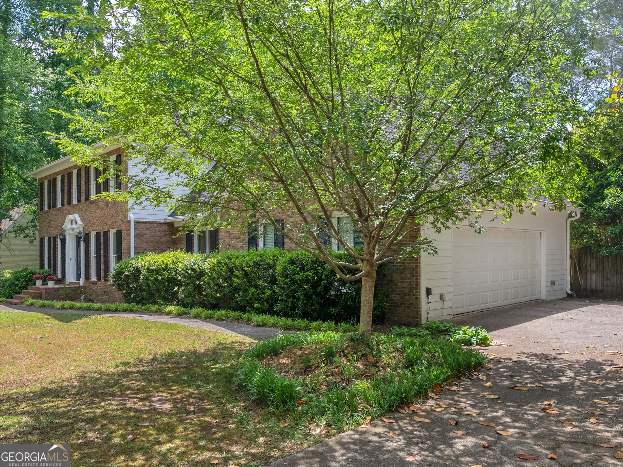 4 bedroom, 3 bathroom, 4,000 sq ft single family residence for sale at 8601 N Shore Drive, Jonesboro, GA 30236 — photo 4