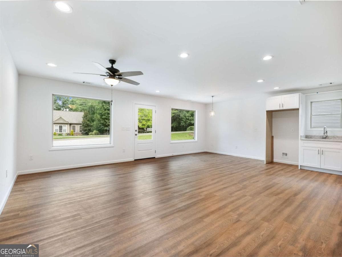 2 bedroom, 2 bathroom, 1,008 sq ft single family residence for rent at 8083 Beachwood Drive, Murrayville, GA 30564 for $1,950 a month — photo 6