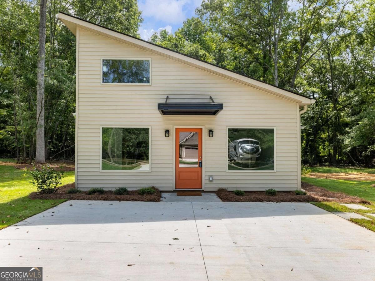 2 bedroom, 2 bathroom, 1,008 sq ft single family residence for rent at 8083 Beachwood Drive, Murrayville, GA 30564 for $1,950 a month