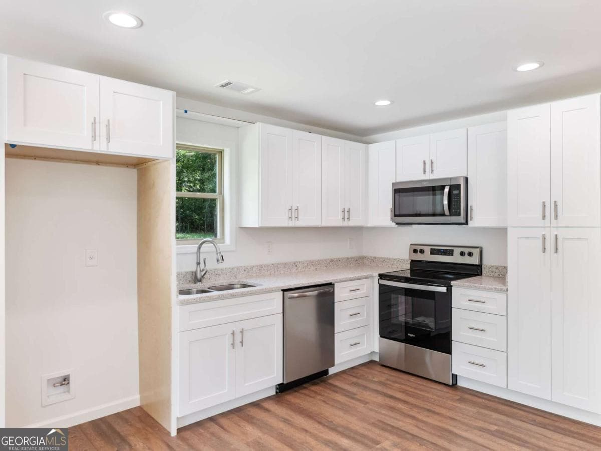 2 bedroom, 2 bathroom, 1,008 sq ft single family residence for rent at 8083 Beachwood Drive, Murrayville, GA 30564 for $1,950 a month — photo 10