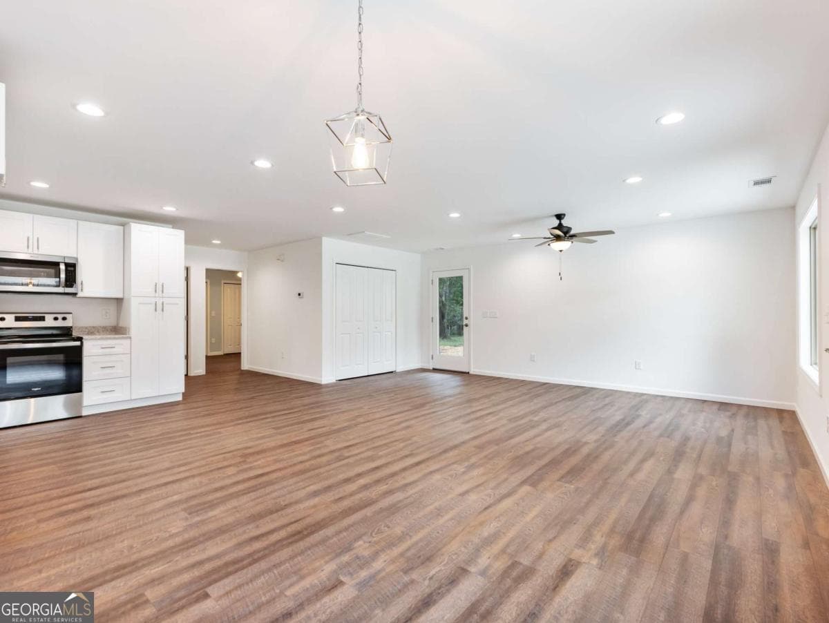 2 bedroom, 2 bathroom, 1,008 sq ft single family residence for rent at 8083 Beachwood Drive, Murrayville, GA 30564 for $1,950 a month — photo 8
