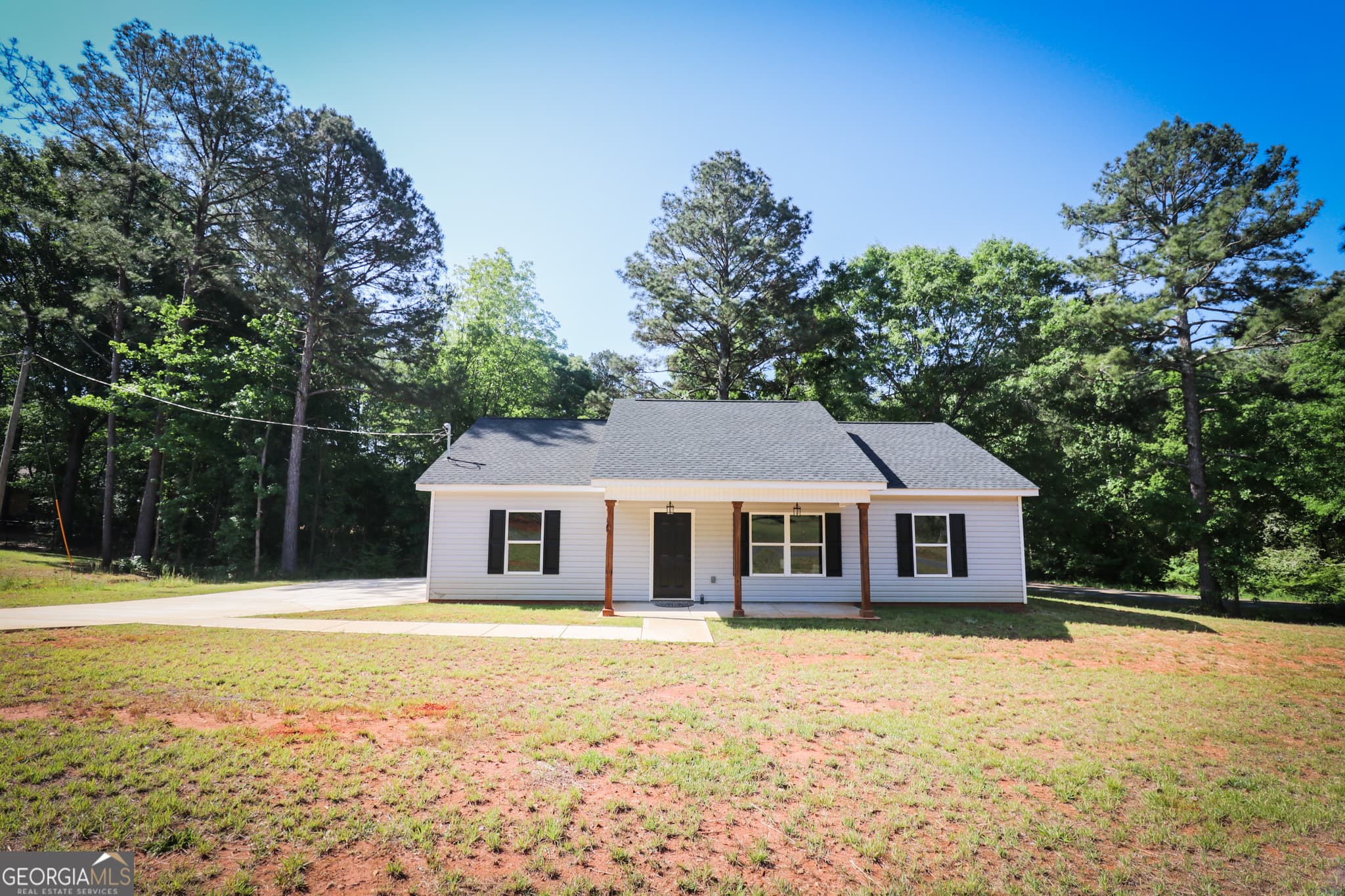 3 bedroom, 2 bathroom, 1,380 sq ft single family residence under contract at 101 Alexandria Way, Thomaston, GA 30286