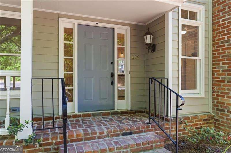 4 bedroom, 4 bathroom, 2,814 sq ft townhouse for sale at 226 Riverview Trail 53, Roswell, GA 30075 — photo 2