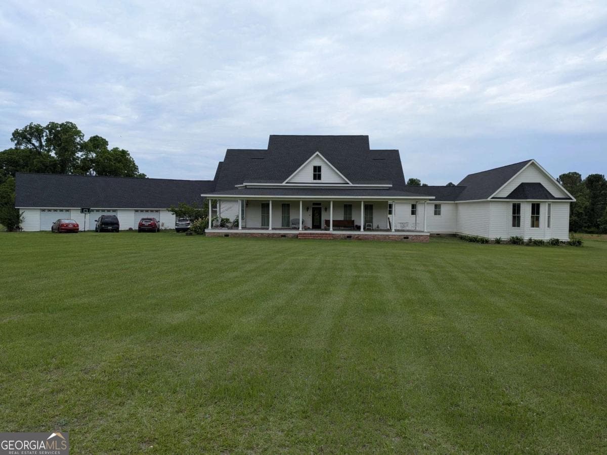 7 bedroom, 6 bathroom, 8,427 sq ft farm for sale at 40 Drew Bennett Road, Midville, GA 30441 — photo 1 of 40
