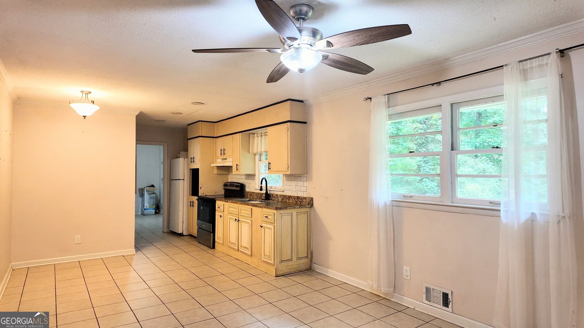 3 bedroom, 1.5 bathroom, 1,196 sq ft single family residence for sale at 3831 Braswell Circle, Austell, GA 30106 — photo 2
