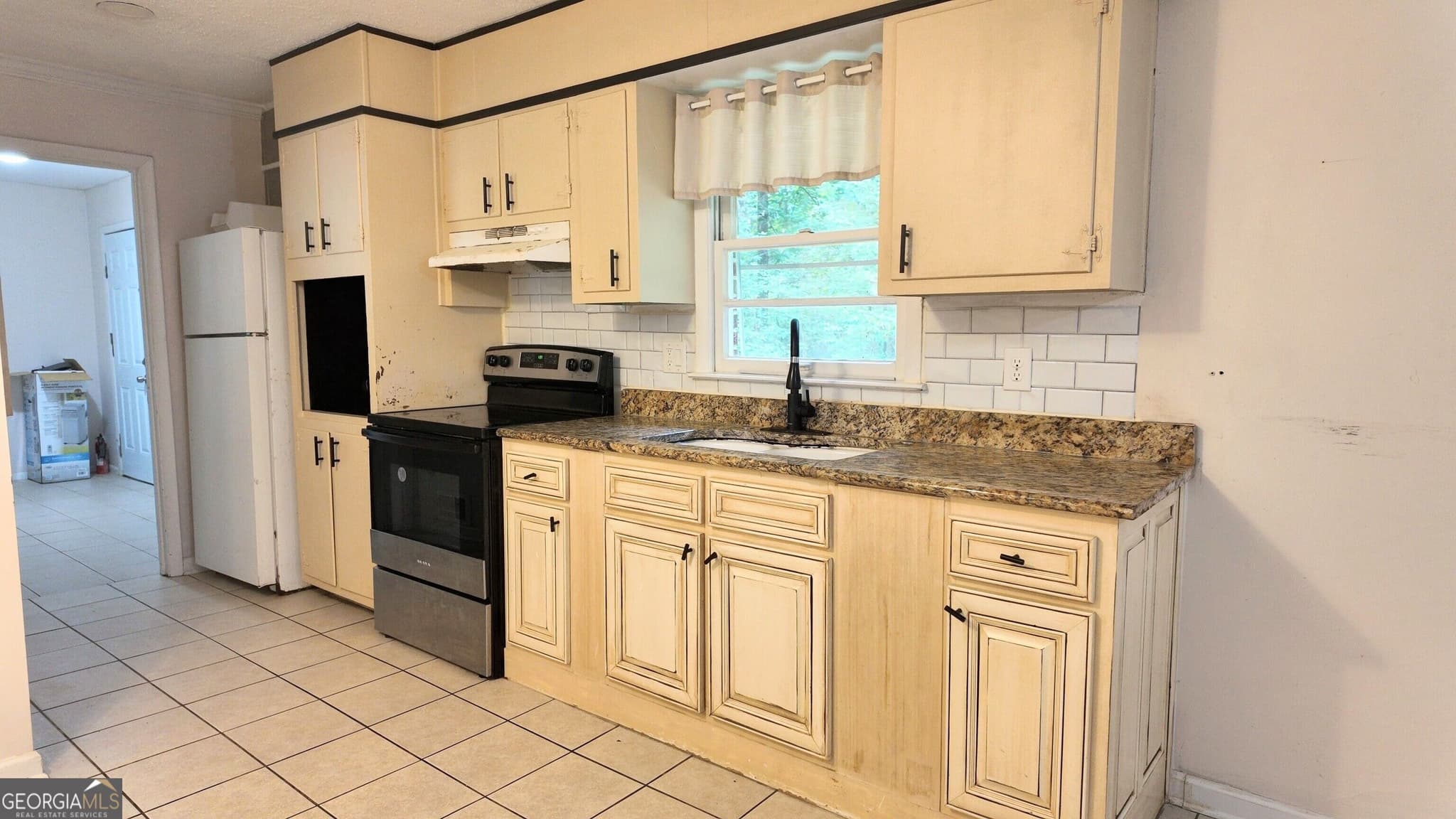 3 bedroom, 1.5 bathroom, 1,196 sq ft single family residence for sale at 3831 Braswell Circle, Austell, GA 30106 — photo 3