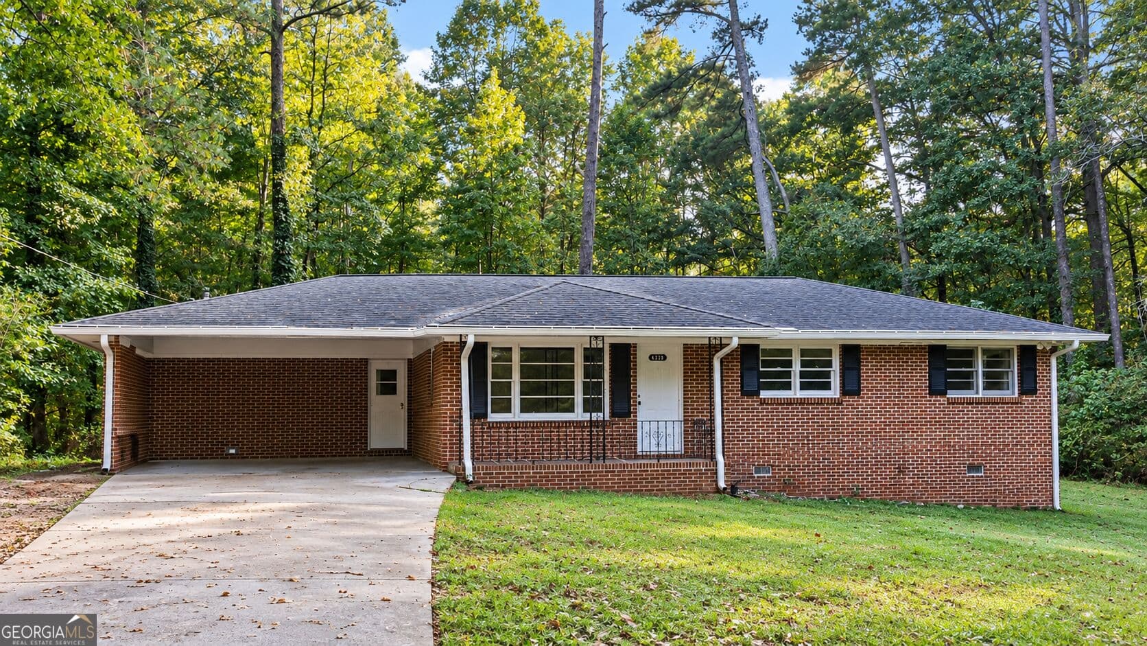 3 bedroom, 1.5 bathroom, 1,196 sq ft single family residence for sale at 3831 Braswell Circle, Austell, GA 30106