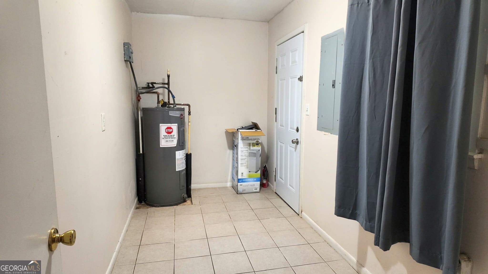 3 bedroom, 1.5 bathroom, 1,196 sq ft single family residence for sale at 3831 Braswell Circle, Austell, GA 30106 — photo 8
