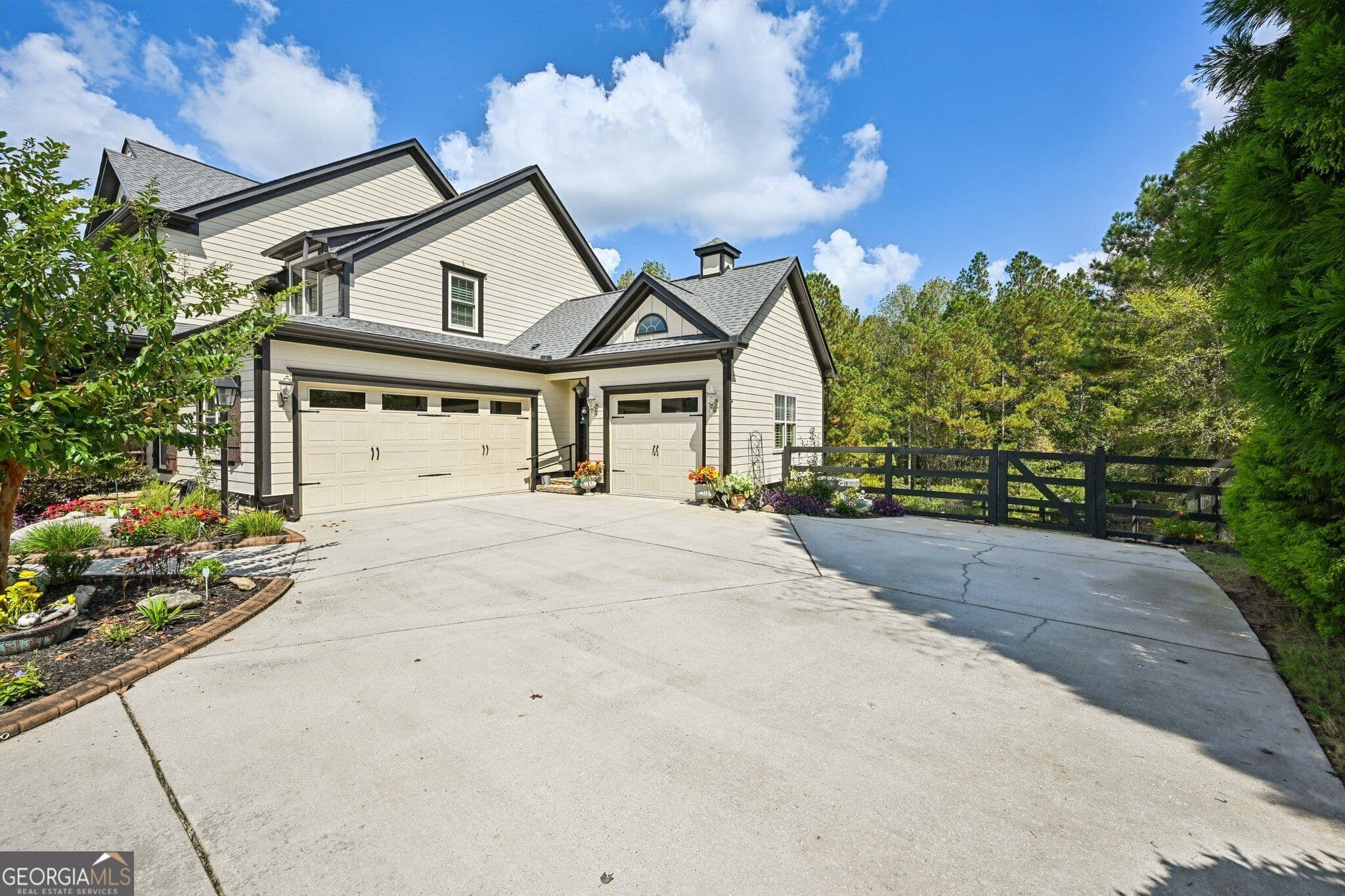 6 bedroom, 4.5 bathroom, 6,300 sq ft single family residence for sale at 395 Beaumont Farms Drive, Sharpsburg, GA 30277 — photo 7