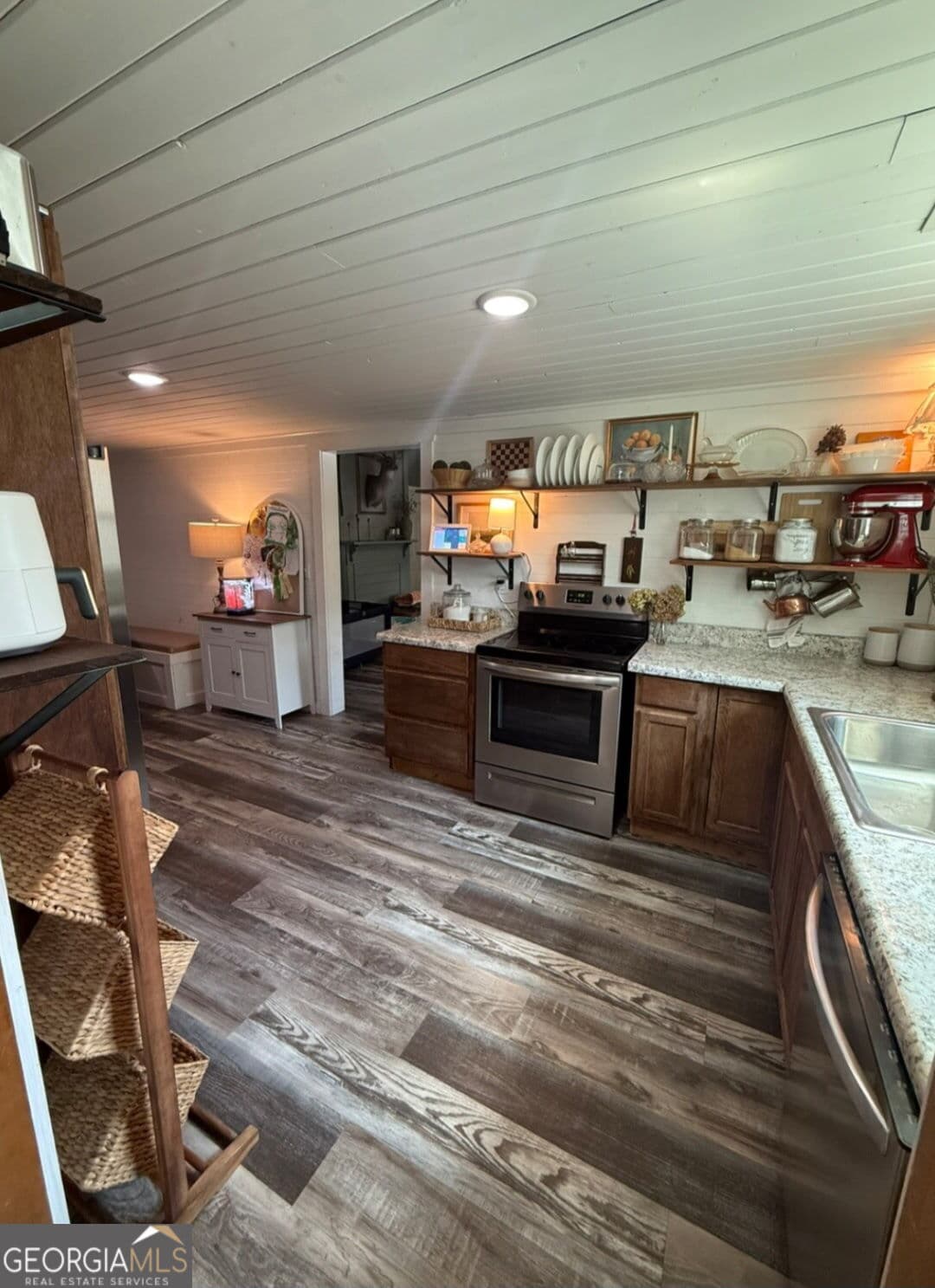 3 bedroom, 2 bathroom, 1,476 sq ft single family residence for sale at 39 Chestnut Street, Trion, GA 30753 — photo 3
