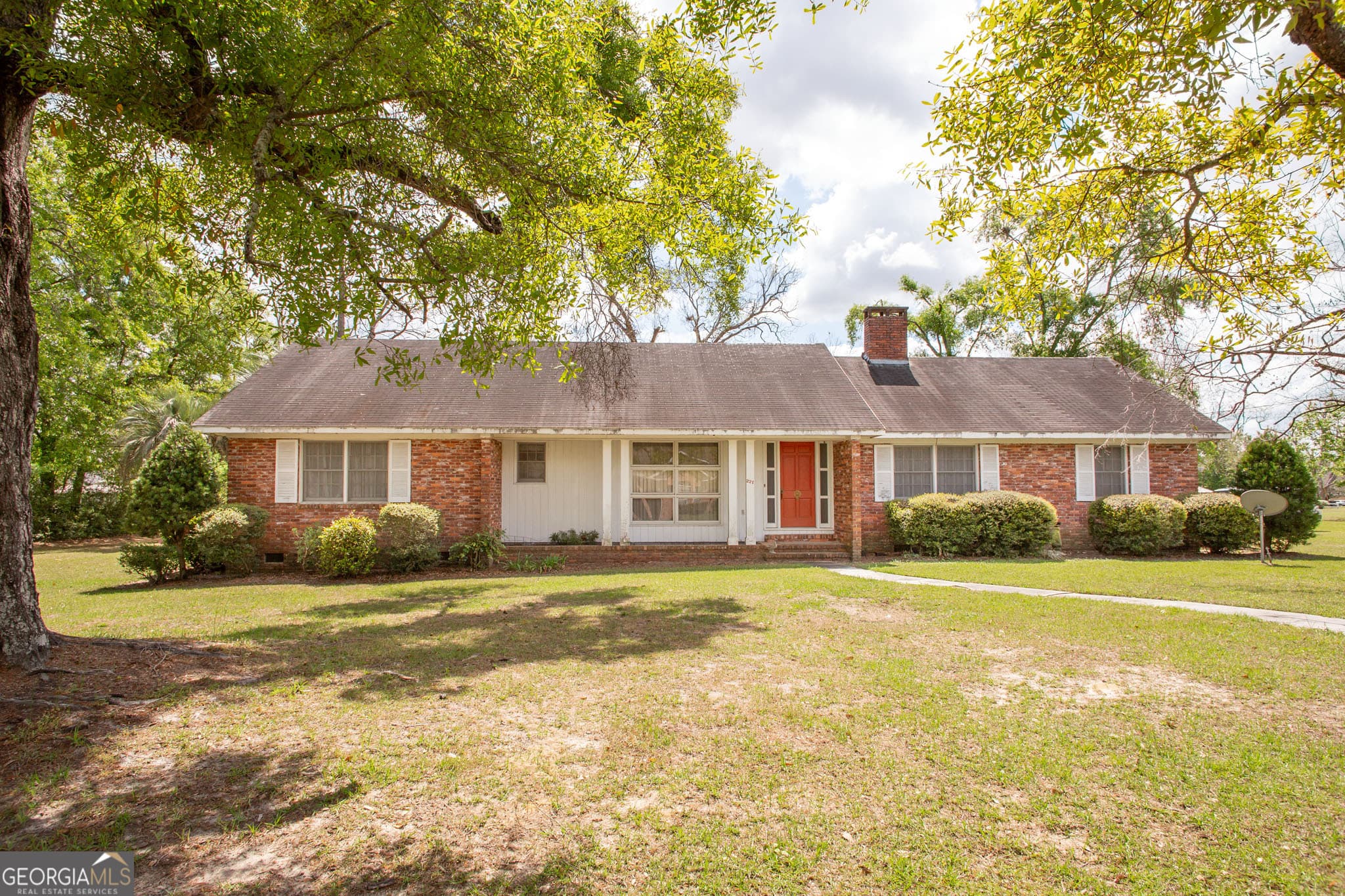 5 bedroom, 2 bathroom, 2,117 sq ft single family residence sold at 221 Marion Street, Blackshear, GA 31516