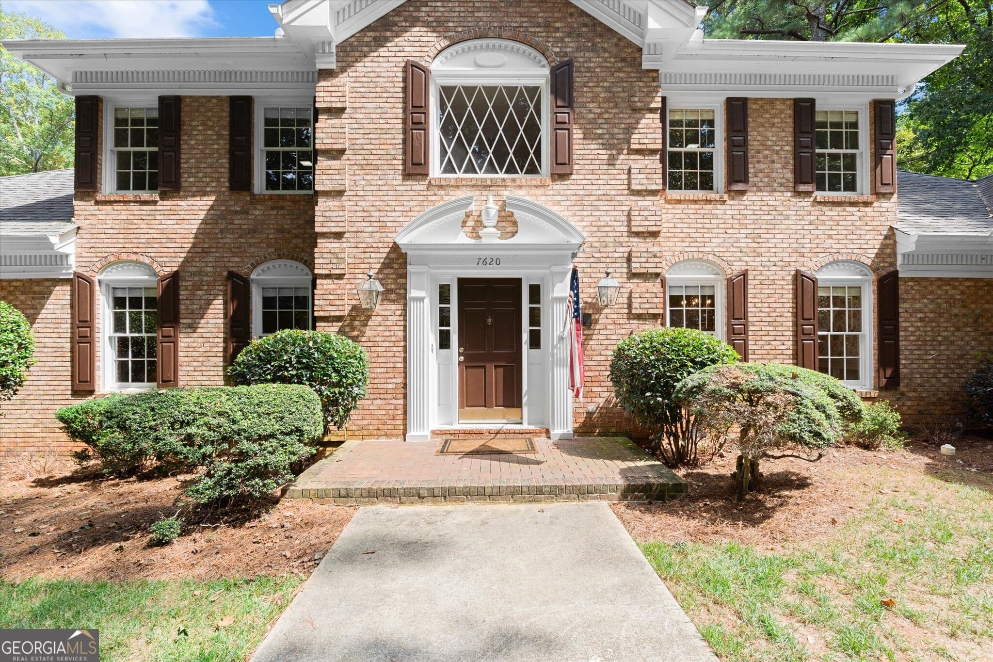 4 bedroom, 3.5 bathroom, 4,100 sq ft single family residence for rent at 7620 Ball Mill Road, Sandy Springs, GA 30350 for $4,000 a month — photo 2