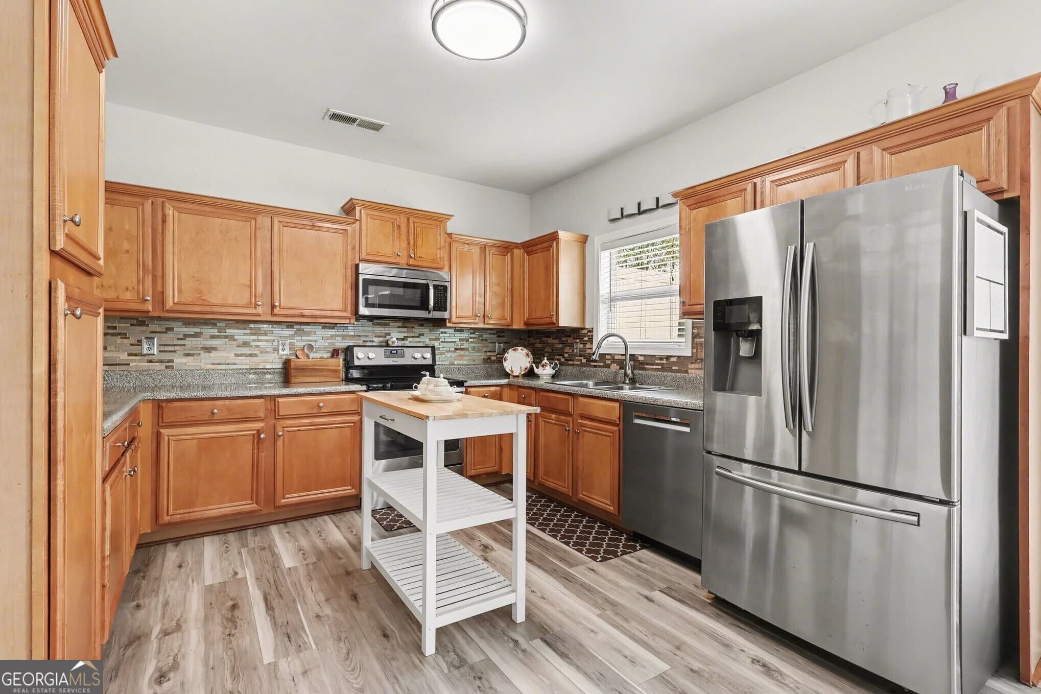 2 bedroom, 2.5 bathroom, 2,341 sq ft townhouse for sale at 136 Meeting Place Road, Lawrenceville, GA 30044 — photo 3