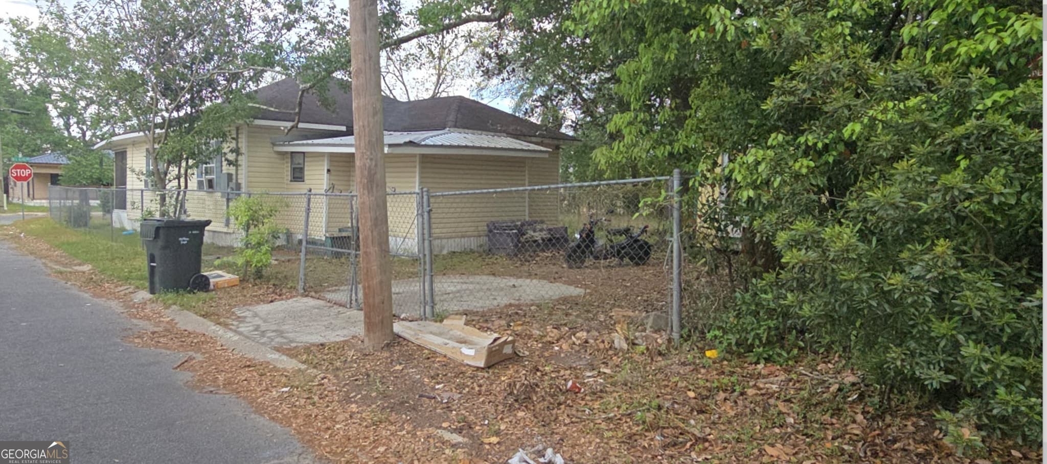 3 bedroom, 1 bathroom, 1,033 sq ft single family residence for sale at 1227 Martin Luther King Drive, Waycross, GA 31501 — photo 3