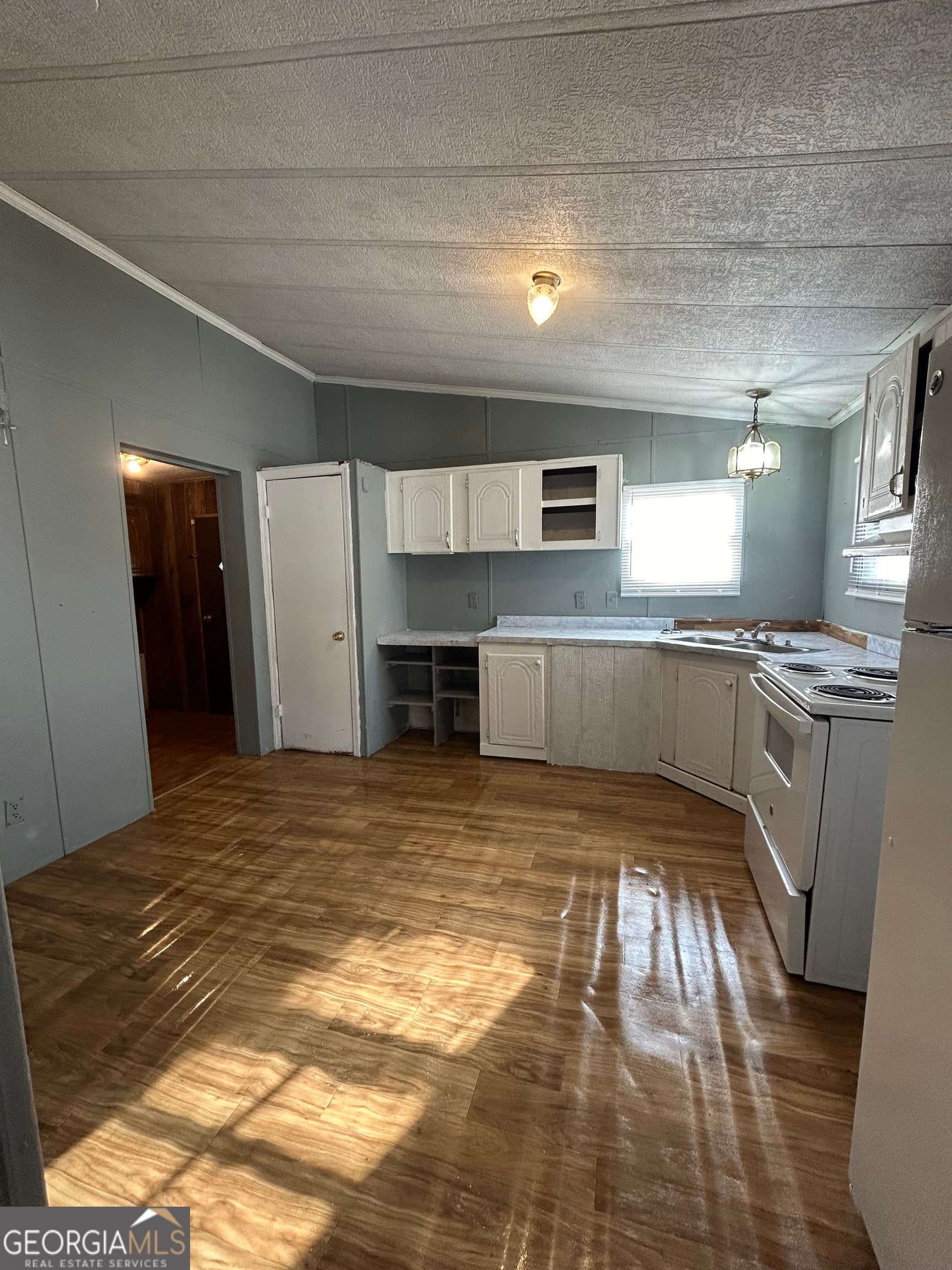 3 bedroom, 2 bathroom, 1,496 sq ft manufactured home,single family residence for sale at 100 Greenview Drive, Mcdonough, GA 30253 — photo 3