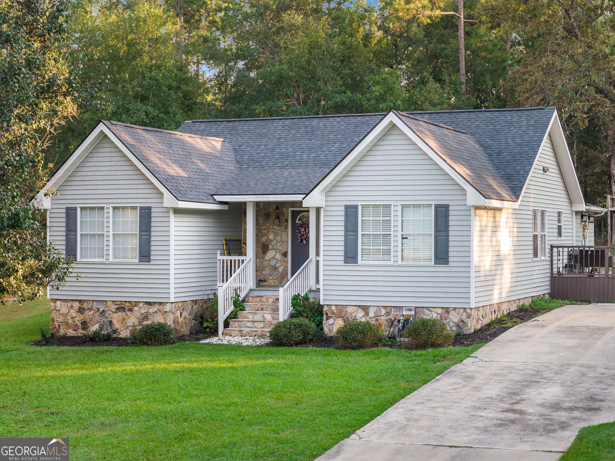 3 bedroom, 2 bathroom, 1,665 sq ft single family residence for sale at 202 Owl Head Trail, Hazlehurst, GA 31539