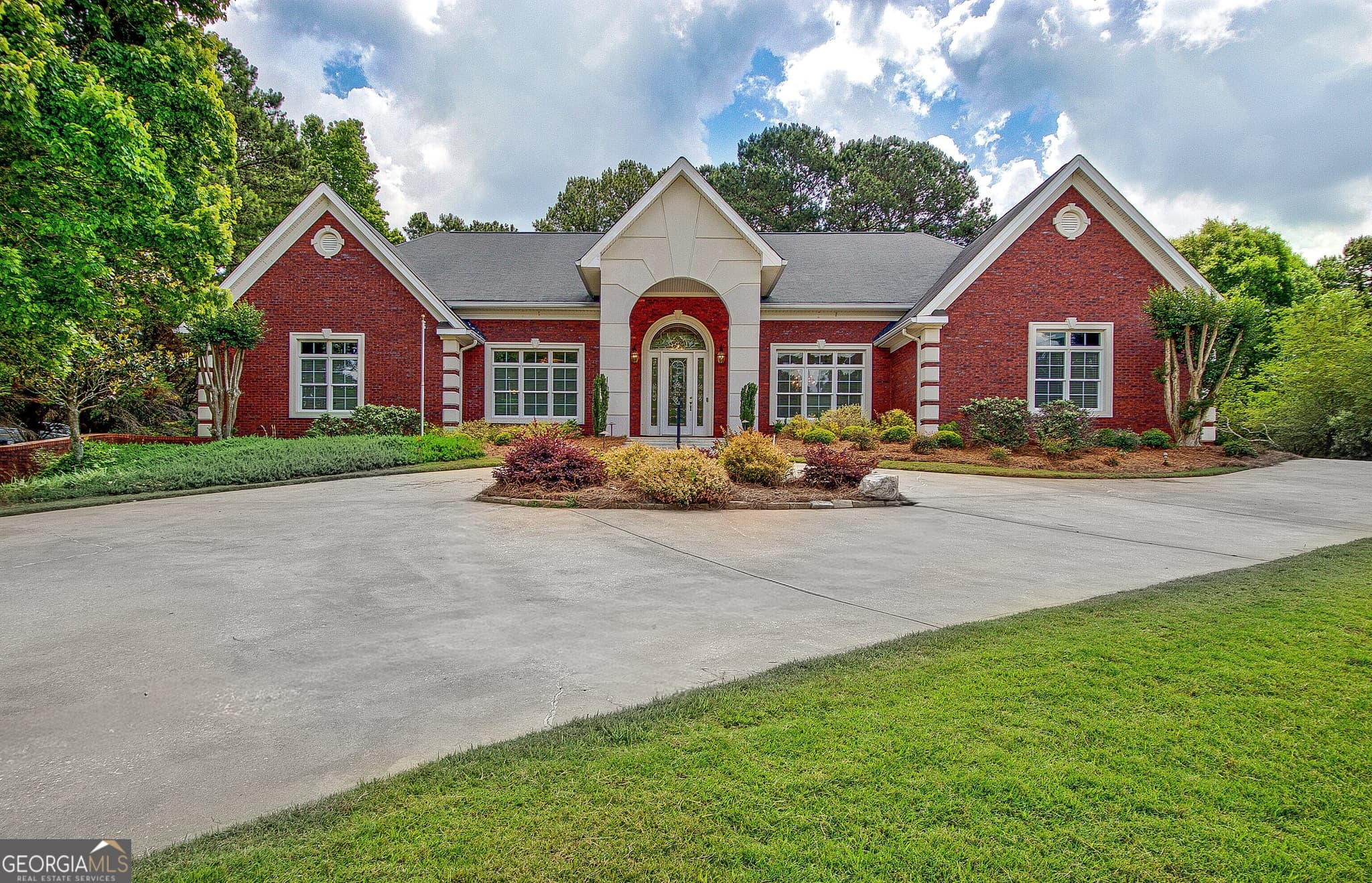 4 bedroom, 3.5 bathroom, 4,443 sq ft single family residence sold at 175 Mcelwaney Way, Fayetteville, GA 30215