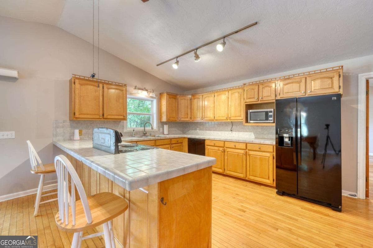 4 bedroom, 3.5 bathroom, 3,106 sq ft cabin,single family residence for sale at 602+557 Hidden Pines Court 1 + 10, Hiawassee, GA 30546 — photo 7