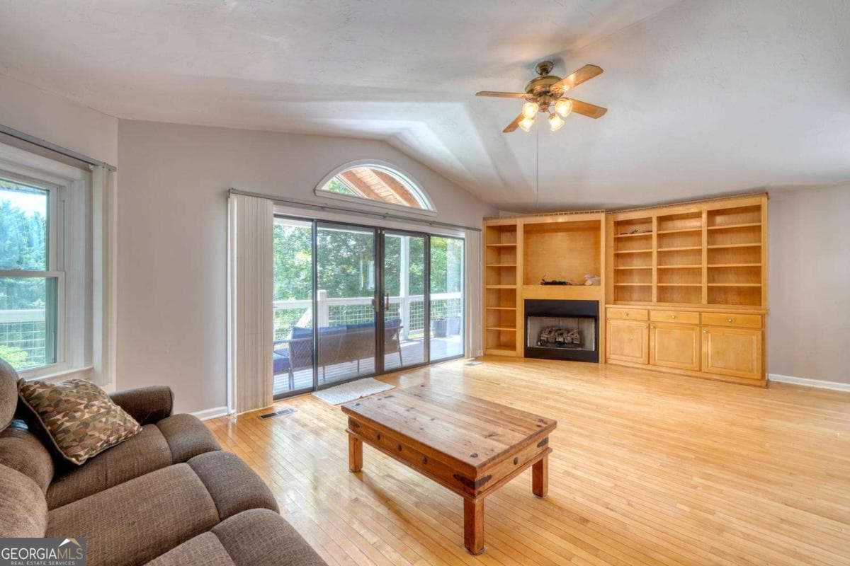 4 bedroom, 3.5 bathroom, 3,106 sq ft cabin,single family residence for sale at 602+557 Hidden Pines Court 1 + 10, Hiawassee, GA 30546 — photo 10