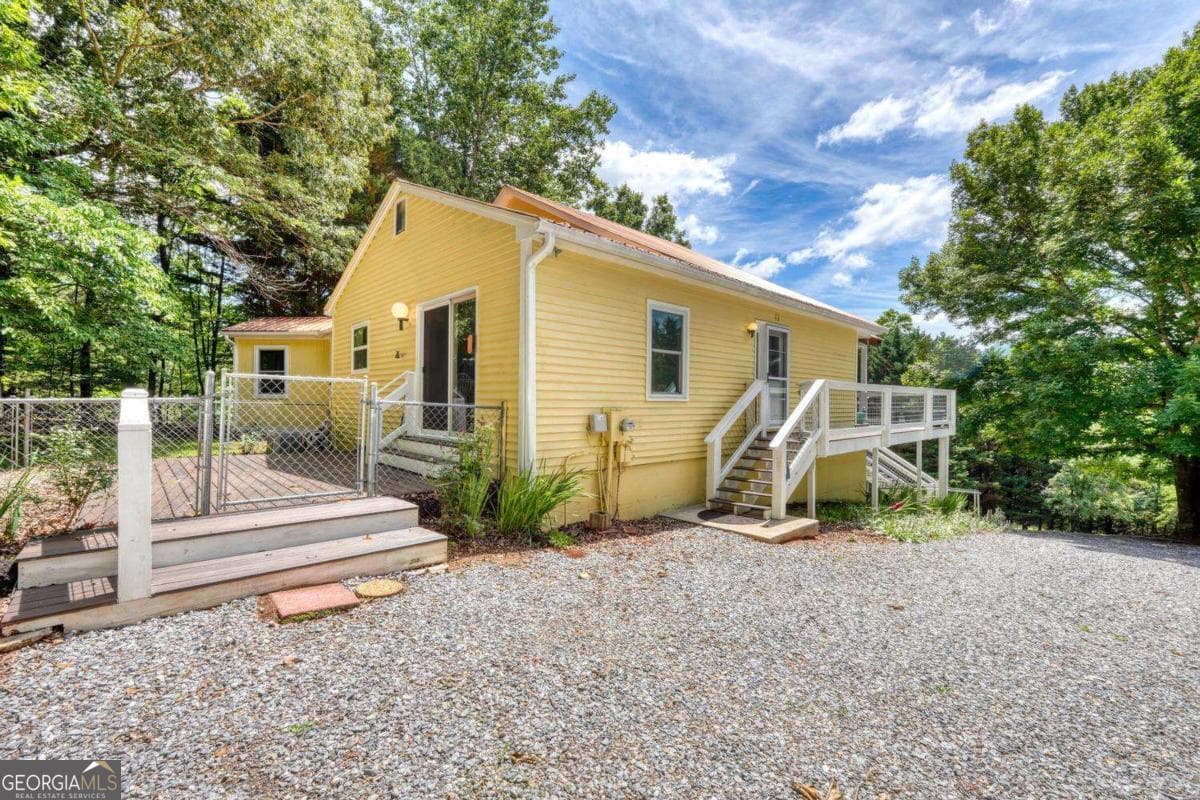 4 bedroom, 3.5 bathroom, 3,106 sq ft cabin,single family residence for sale at 602+557 Hidden Pines Court 1 + 10, Hiawassee, GA 30546 — photo 4