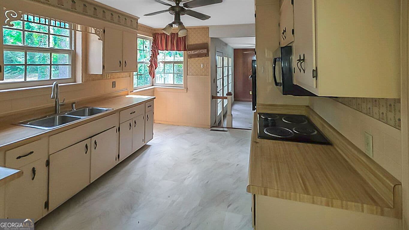 3 bedroom, 2 bathroom, 2,140 sq ft single family residence for sale at 819 Hillcrest Drive, Thomson, GA 30824 — photo 9