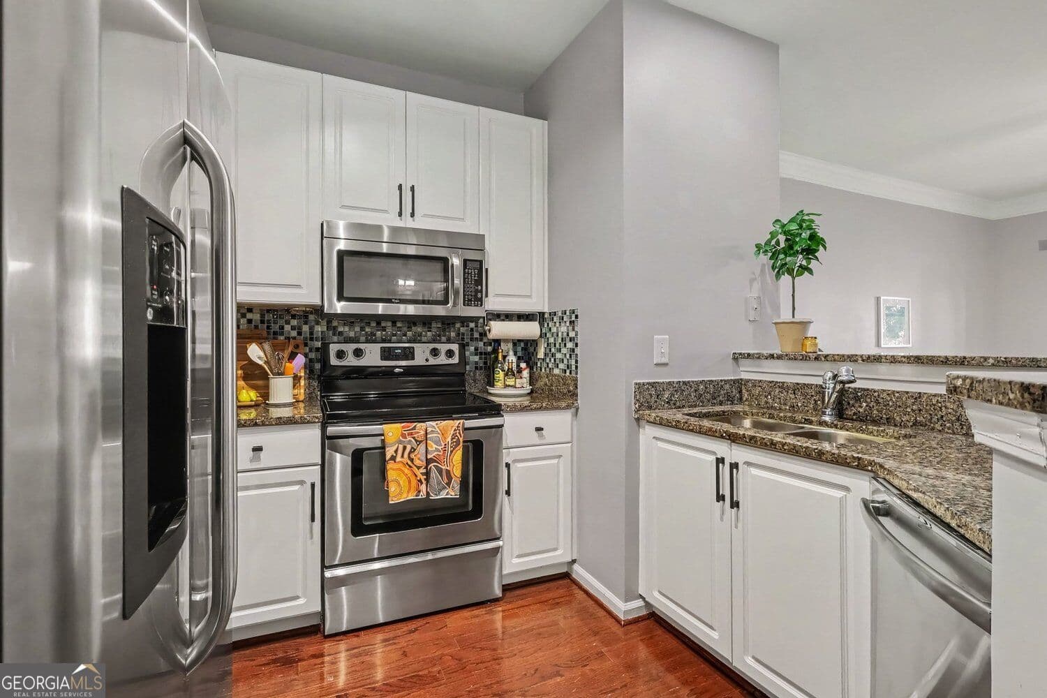 1 bedroom, 1 bathroom, 754 sq ft condominium for sale at 10 Perimeter Summit Boulevard 4320, Atlanta, GA 30319 — photo 3