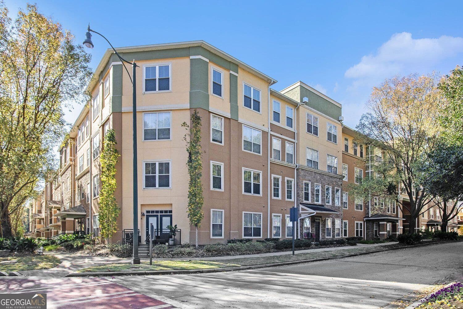 1 bedroom, 1 bathroom, 754 sq ft condominium for sale at 10 Perimeter Summit Boulevard 4320, Atlanta, GA 30319 — photo 10