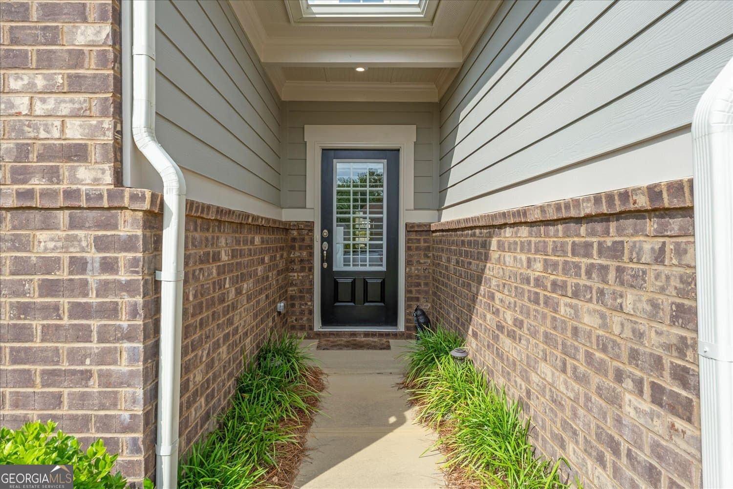 2 bedroom, 2 bathroom, 2,000 sq ft single family residence for rent at 1021 Leeward Run Trail, Greensboro, GA 30642 for $4,000 a month — photo 3