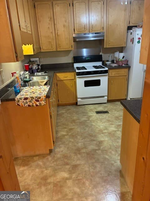 3 bedroom, 2 bathroom, 1,344 sq ft manufactured home,single family residence for sale at 226 Forest Valley Drive, Milledgeville, GA 31061 — photo 3