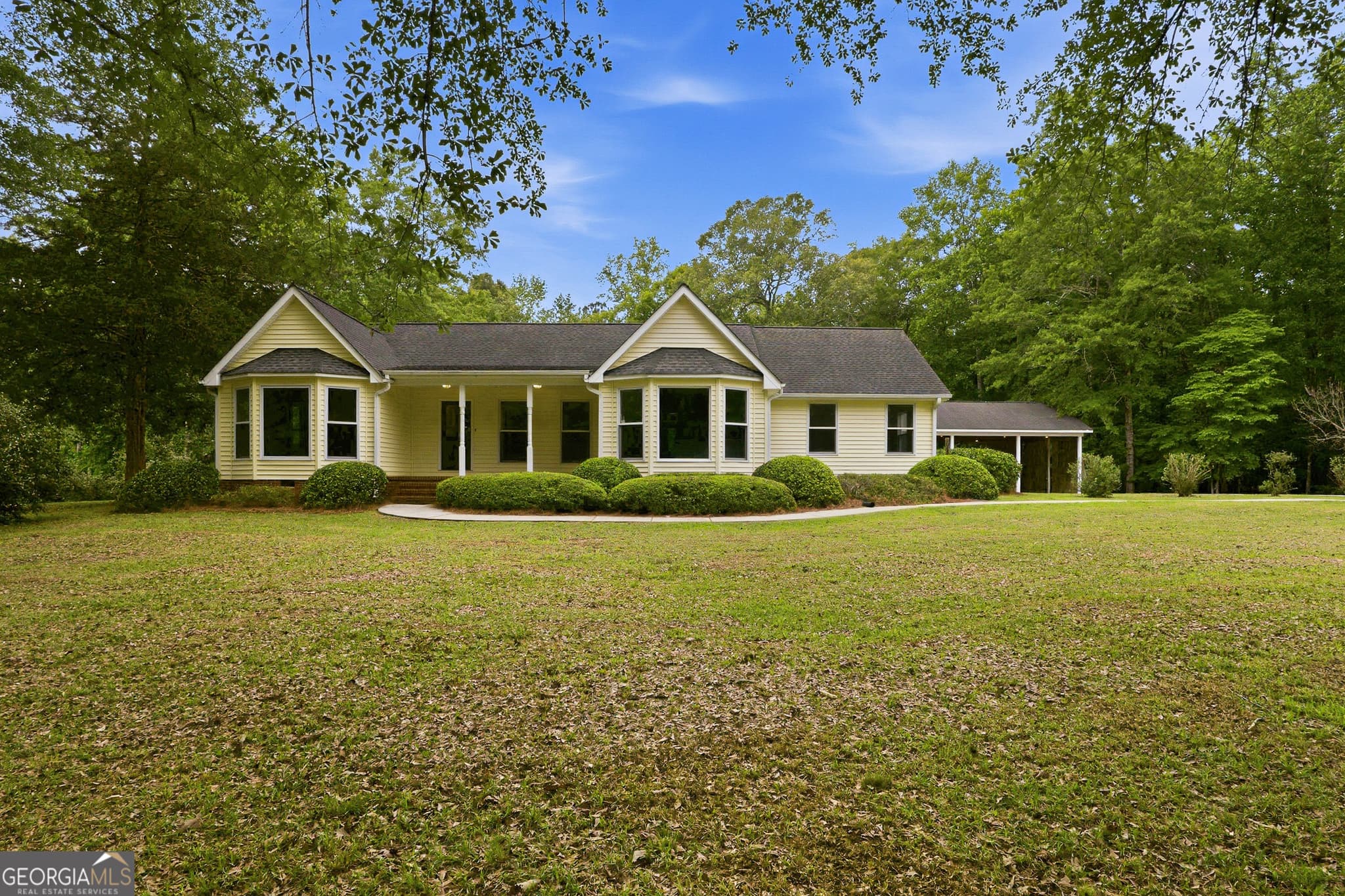 3 bedroom, 2 bathroom, 2,175 sq ft single family residence sold at 130 Seneca Place, Fayetteville, GA 30215