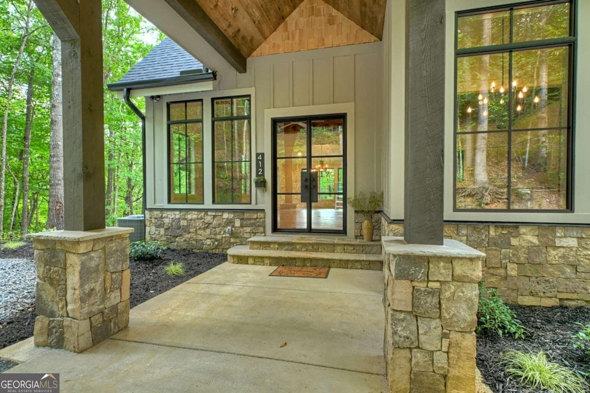 3 bedroom, 2.5 bathroom, 2,800 sq ft cabin,single family residence for sale at 412 Mountain Tops Circle, Blue Ridge, GA 30513 — photo 6