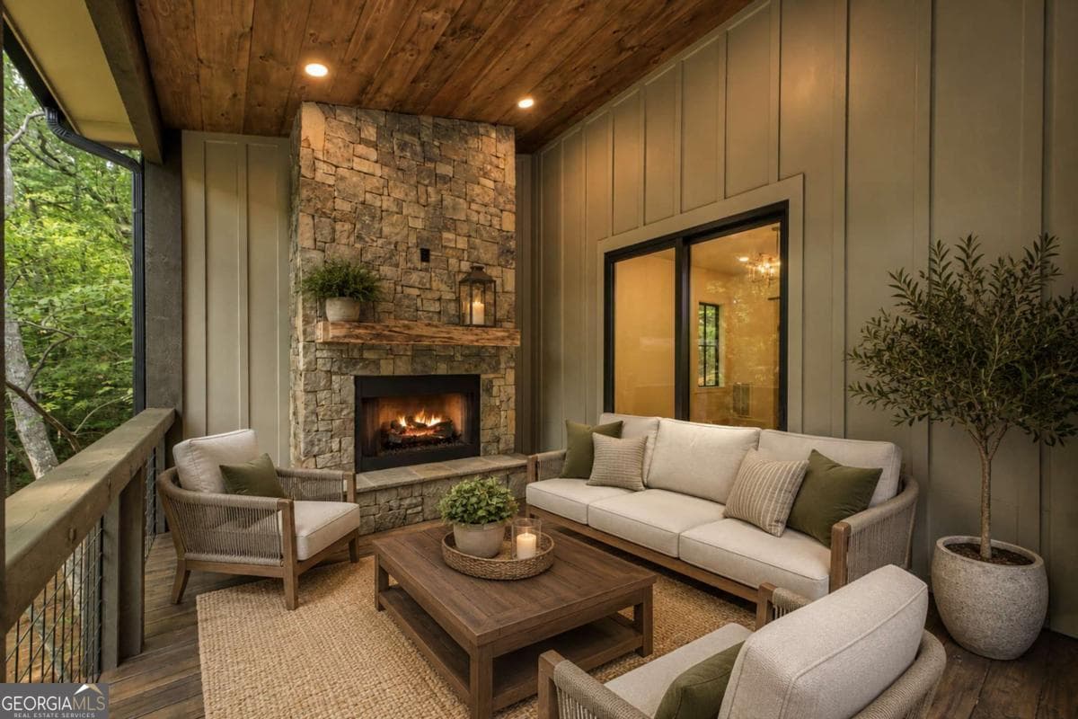 3 bedroom, 2.5 bathroom, 2,800 sq ft cabin,single family residence for sale at 412 Mountain Tops Circle, Blue Ridge, GA 30513 — photo 5