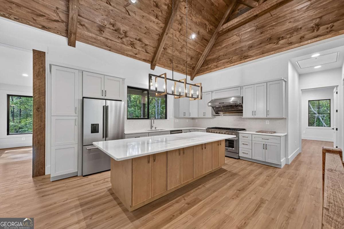 3 bedroom, 2.5 bathroom, 2,800 sq ft cabin,single family residence for sale at 412 Mountain Tops Circle, Blue Ridge, GA 30513 — photo 9