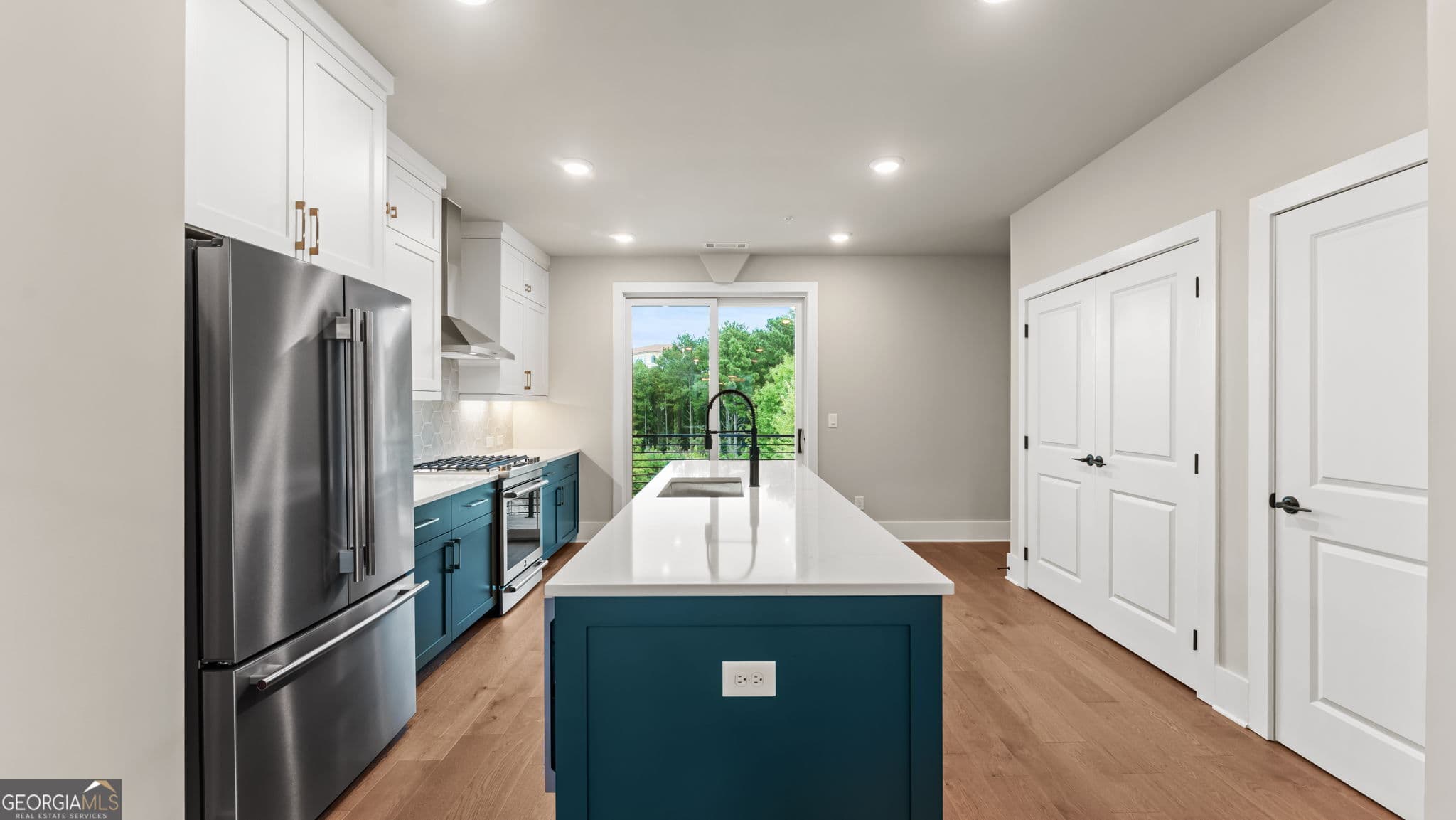 2 bedroom, 2.5 bathroom, 1,675 sq ft condominium for sale at 7150 Summit Place, Alpharetta, GA 30009 — photo 3