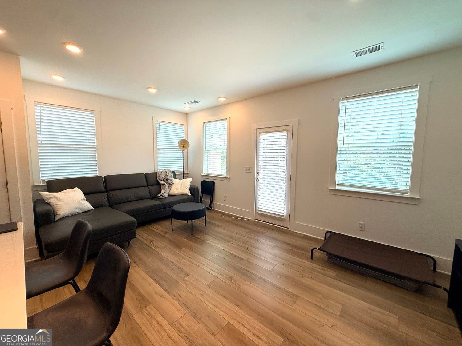 3 bedroom, 2.5 bathroom, 1,362 sq ft townhouse for sale at 1623 Gunnin Trace, Atlanta, GA 30318 — photo 3
