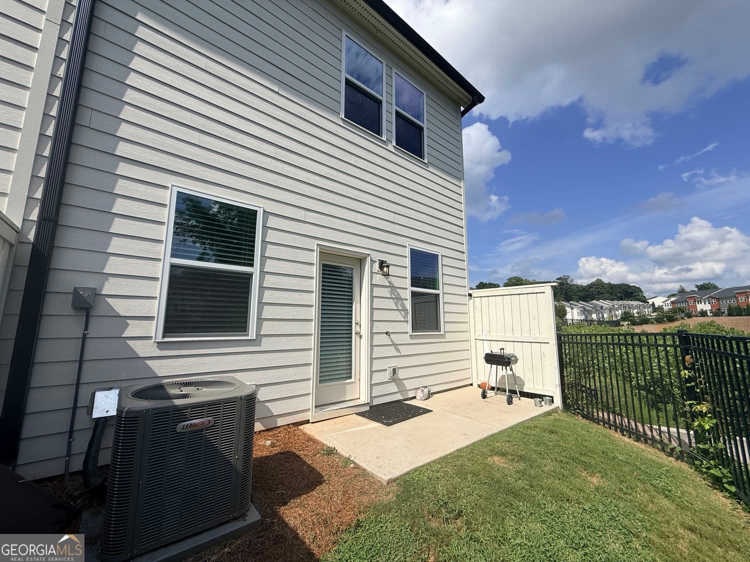 3 bedroom, 2.5 bathroom, 1,362 sq ft townhouse for sale at 1623 Gunnin Trace, Atlanta, GA 30318 — photo 10
