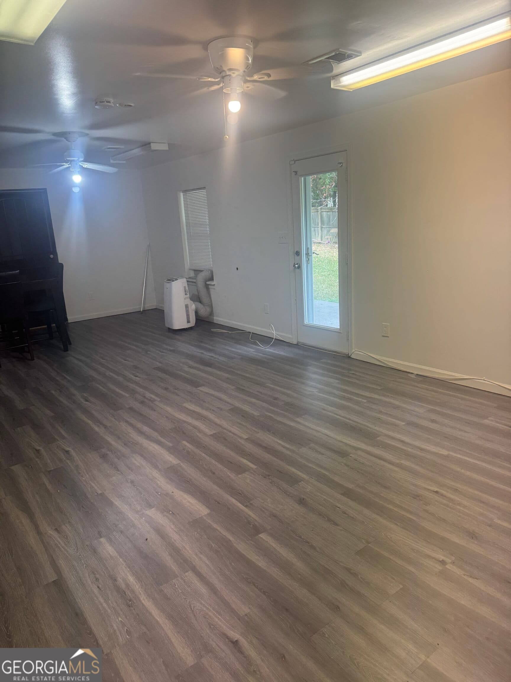 1 bedroom, 1 bathroom, 600 sq ft single family residence for rent at 6084 Riveroak, College Park, GA 30349 for $1,500 a month — photo 2