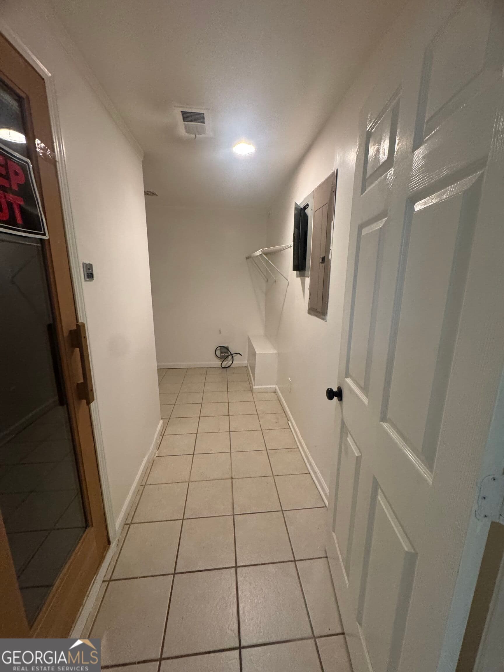 1 bedroom, 1 bathroom, 600 sq ft single family residence for rent at 6084 Riveroak, College Park, GA 30349 for $1,500 a month — photo 5