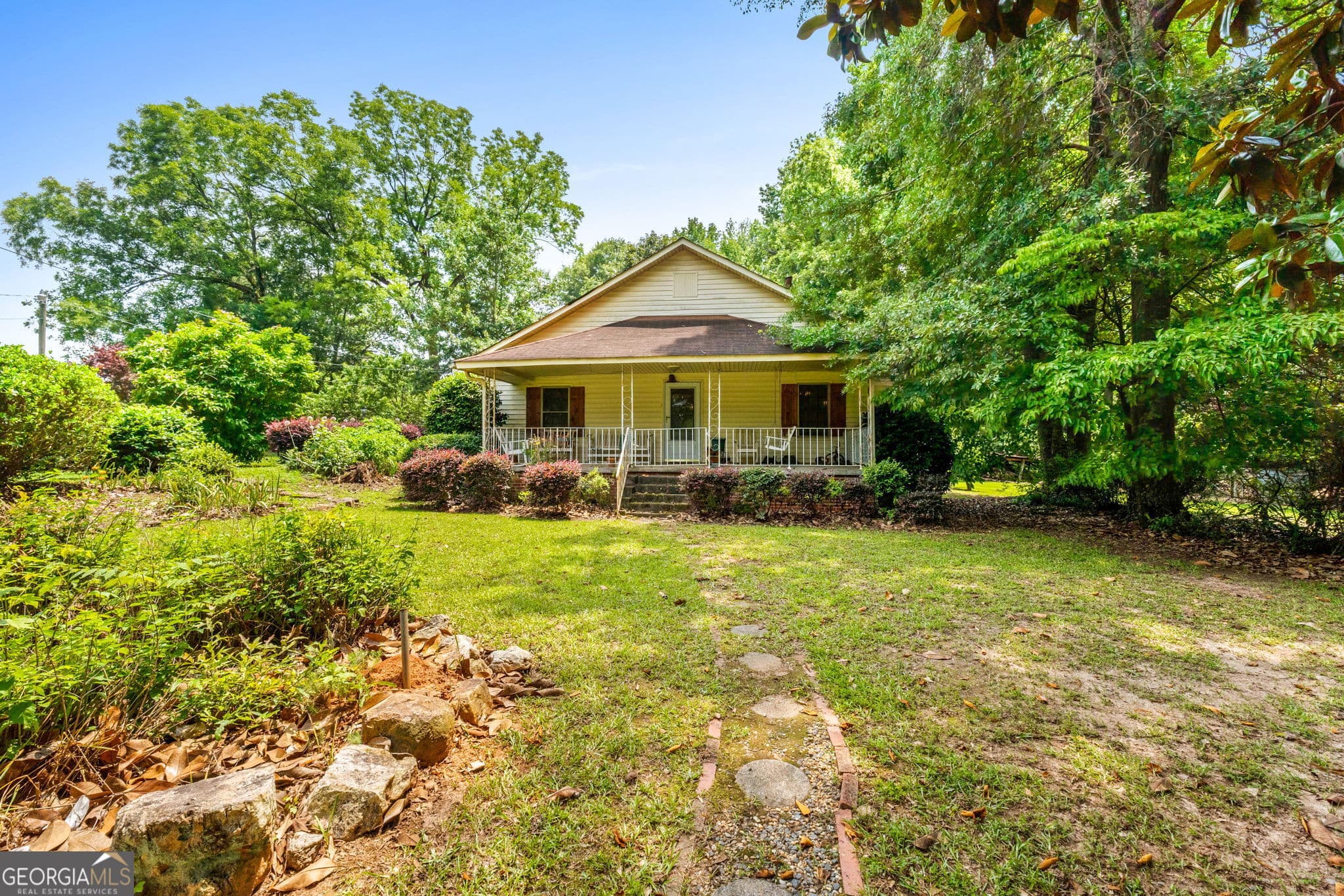 2 bedroom, 1.5 bathroom, 1,170 sq ft single family residence under contract at 2037 Jeff Davis Road, Thomaston, GA 30286
