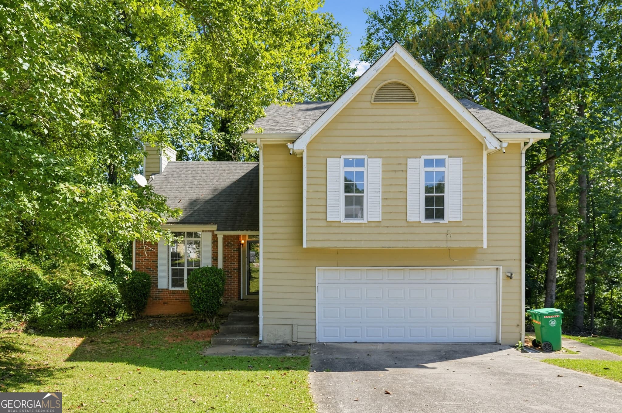 3 bedroom, 2.5 bathroom, 1,612 sq ft single family residence for sale at 1207 Tyne Way, Stone Mountain, GA 30088