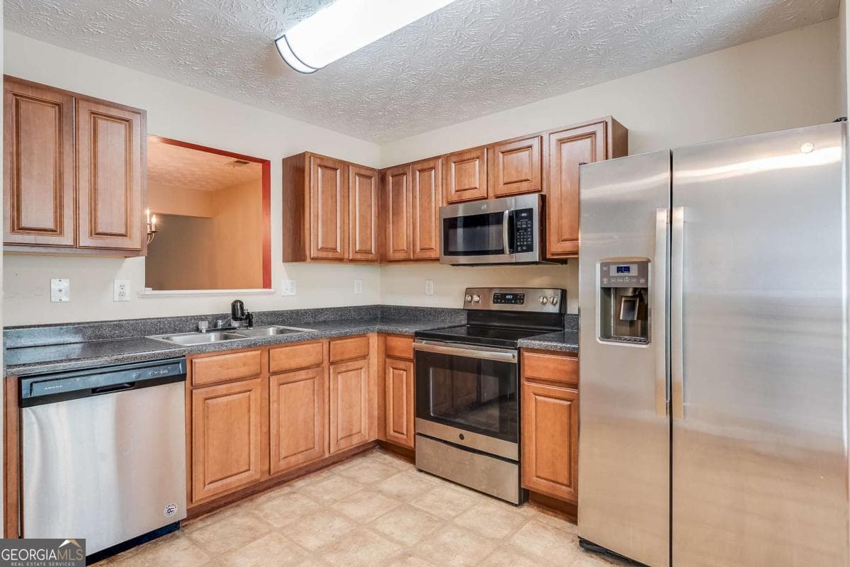 3 bedroom, 2.5 bathroom, 1,560 sq ft townhouse for sale at 3542 Waldrop Trail, Decatur, GA 30034 — photo 6