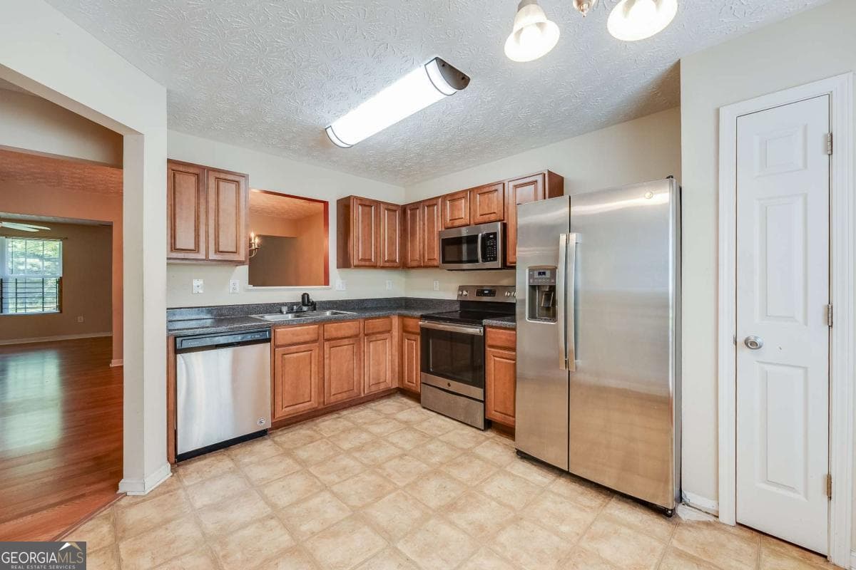 3 bedroom, 2.5 bathroom, 1,560 sq ft townhouse for sale at 3542 Waldrop Trail, Decatur, GA 30034 — photo 5