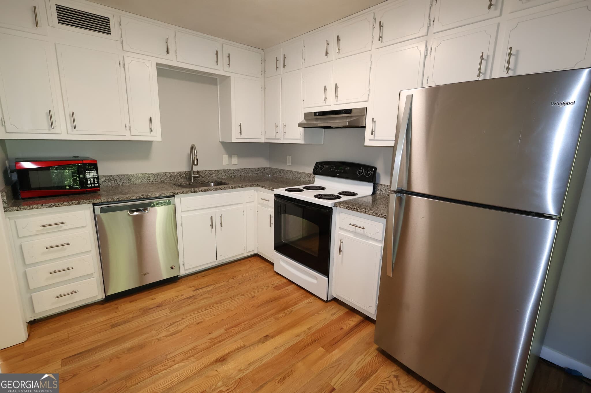 2 bedroom, 1 bathroom, 924 sq ft condominium for rent at 606 Coventry Road 4, Decatur, GA 30030 for $1,600 a month — photo 3