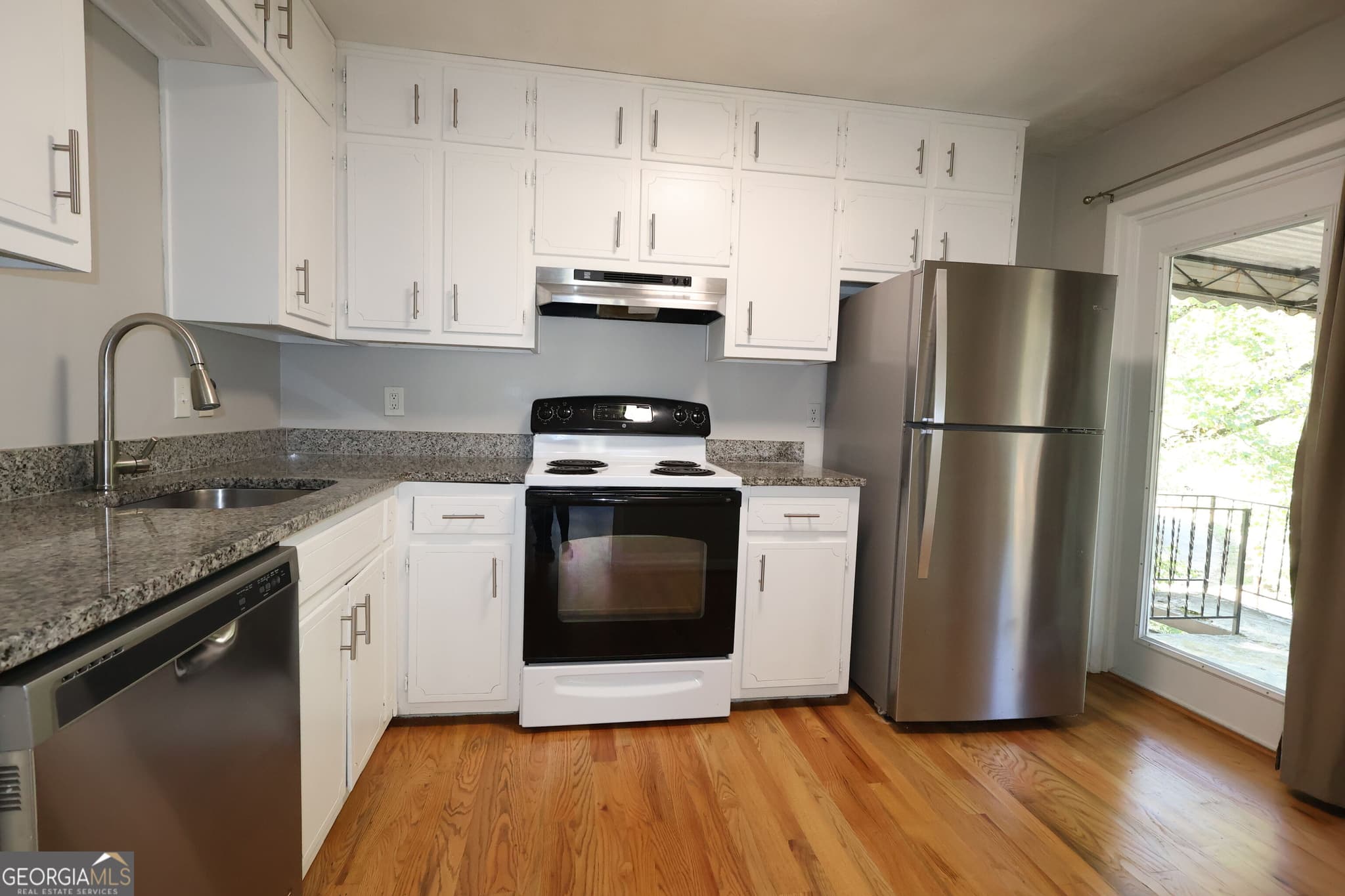 2 bedroom, 1 bathroom, 924 sq ft condominium for rent at 606 Coventry Road 4, Decatur, GA 30030 for $1,600 a month — photo 4