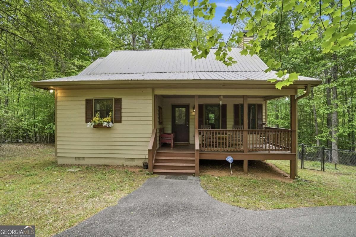 2 bedroom, 2 bathroom, 1,588 sq ft cabin,single family residence sold at 1060 Rocktree Road, Dahlonega, GA 30533