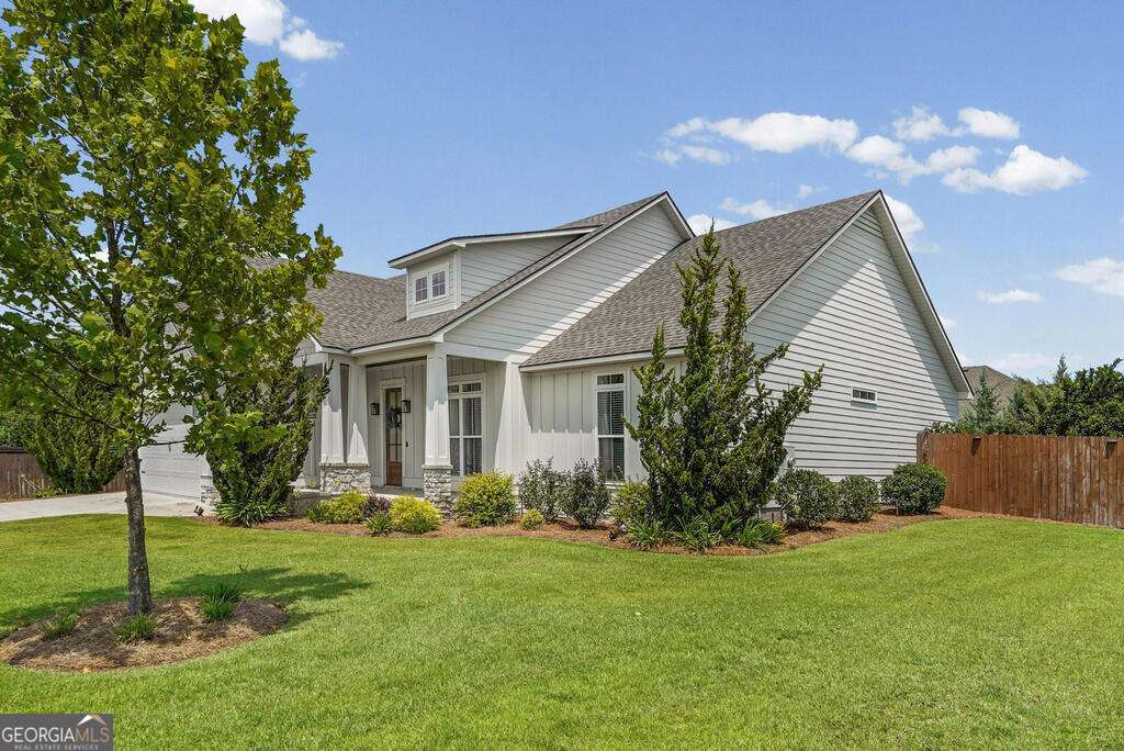 3 bedroom, 2 bathroom, 1,805 sq ft single family residence for sale at 301 Findley Chase Lane, Tifton, GA 31794 — photo 2