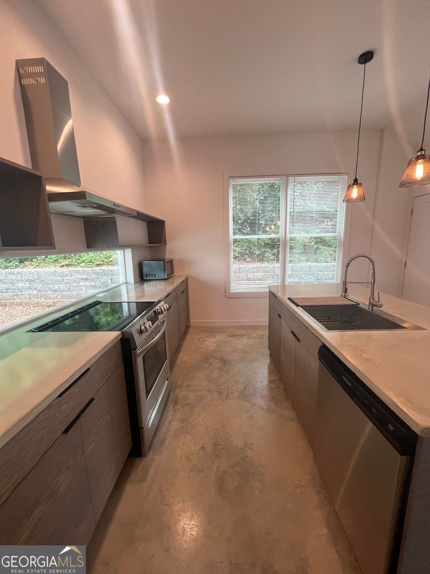 3 bedroom, 3.5 bathroom, 2,140 sq ft single family residence for rent at 221 North Avenue, Athens, GA 30601 for $2,700 a month — photo 3