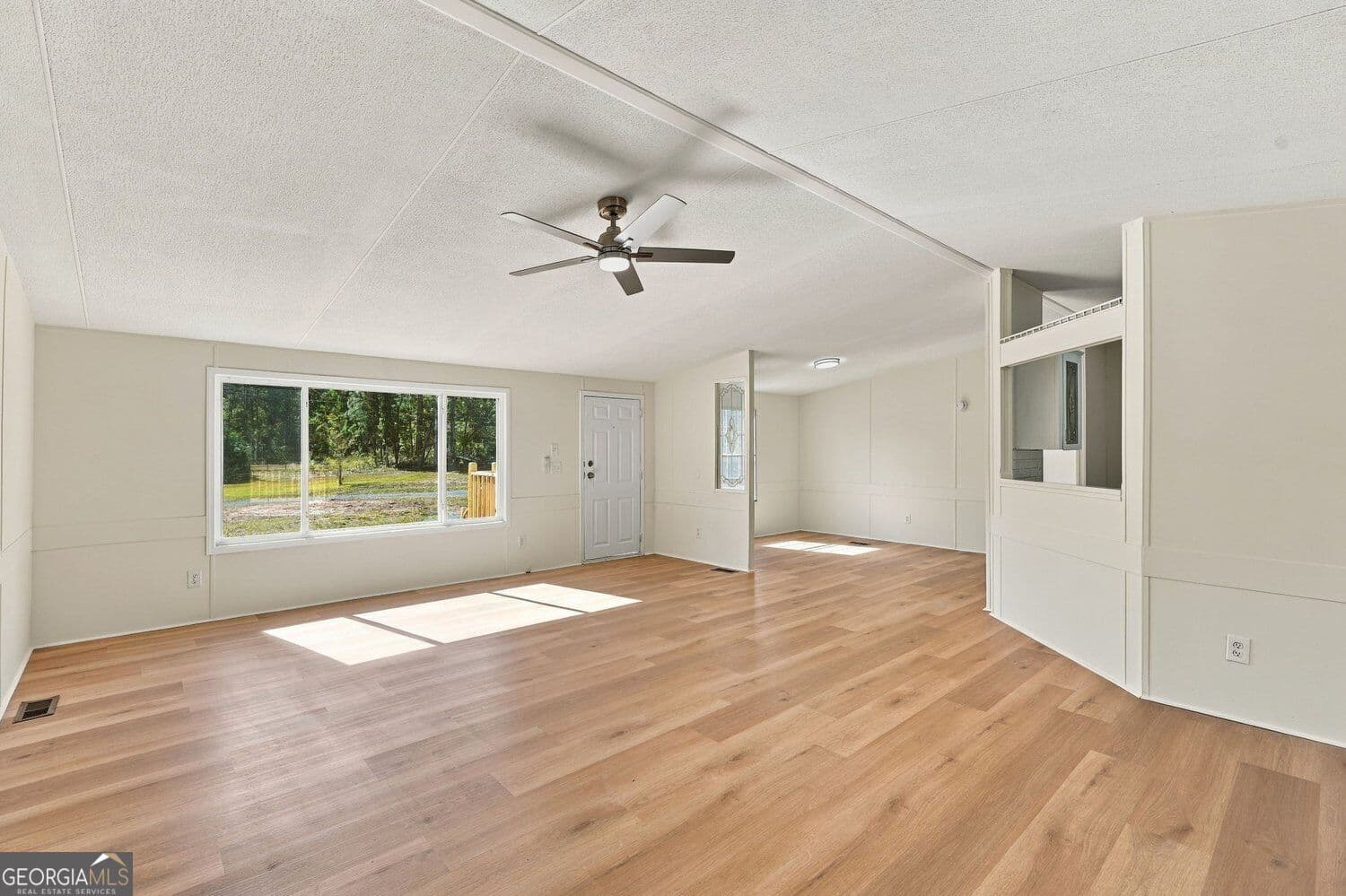 3 bedroom, 2 bathroom, 1,792 sq ft manufactured home,single family residence for sale at 117 Early Spring Court, Greenville, GA 30222 — photo 7